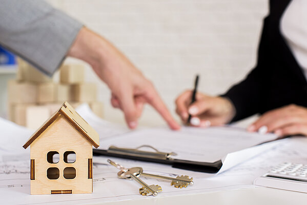 Signature of a lease contract